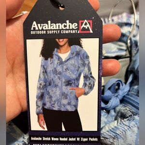 NWT Avalanche Stretch Woven Hooded Jacket W/ Zipper Pockets M Blue
